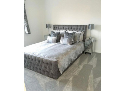 Graues stilvolles Chesterfield Doppelbett Designer Schlafzimmer Betten