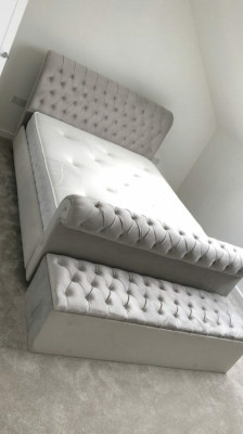 Englisches Designer Schlafzimmer Polster Betten Doppel Bett Hotel Chesterfield