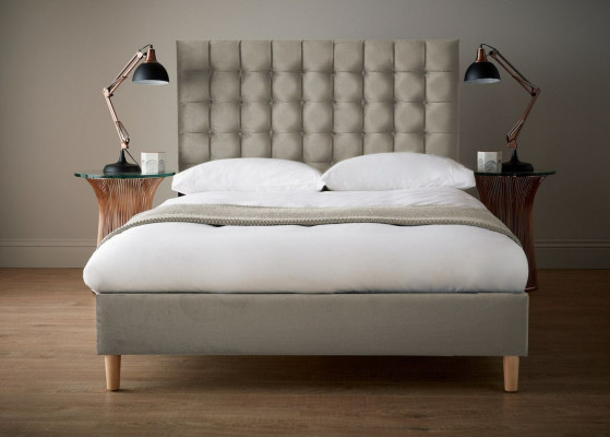 Graues Luxus Chesterfield Doppelbett Polsterbett Schlafzimmer Bett