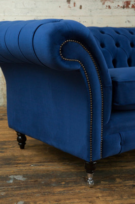 Klassische Chesterfield Couch 4 Sitzer Sofa Couch Samt Leder Blau Design Polster